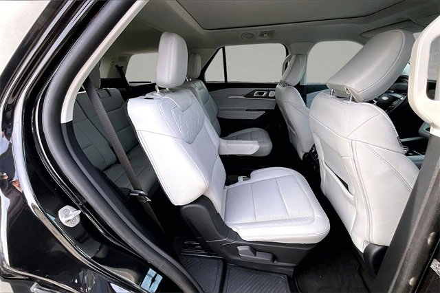 Certified 2025 Ford Explorer Platinum w/ Ultimate Package image 18