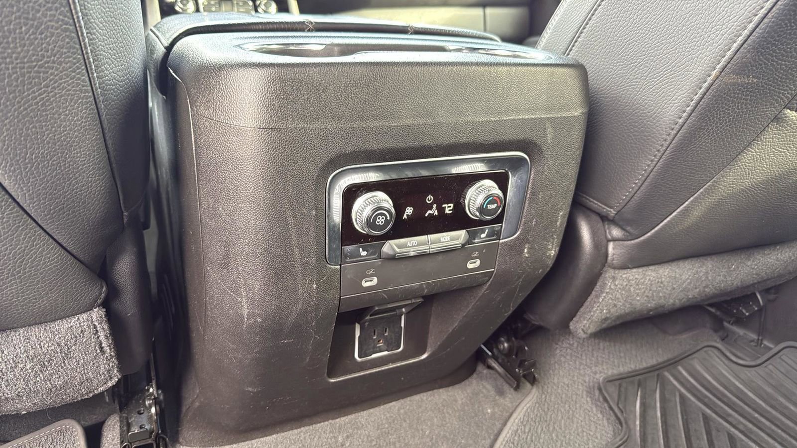 Used 2021 GMC Yukon XL Denali image 28