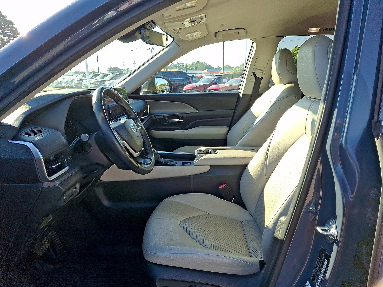Used 2024 Toyota Grand Highlander AWD image 12