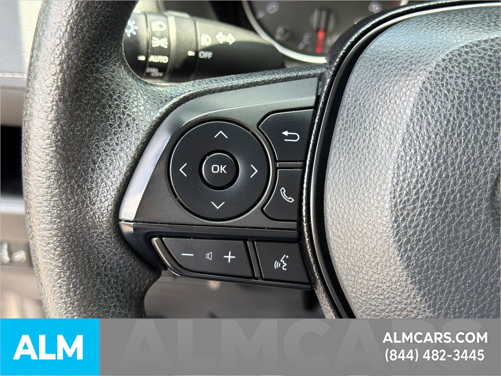 Used 2021 Toyota RAV4 XLE w/ Convenience Package FWD image 29
