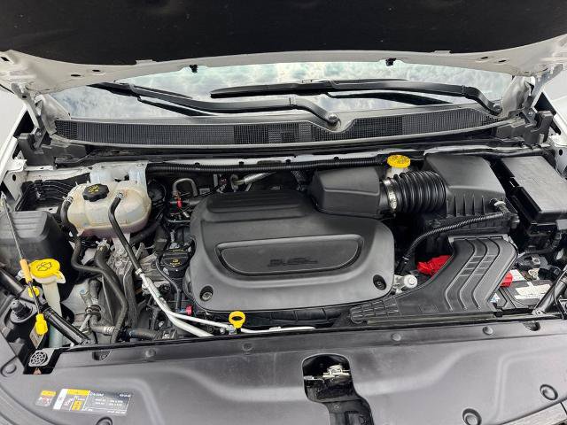 Used 2024 Chrysler Pacifica Touring-L FWD image 27