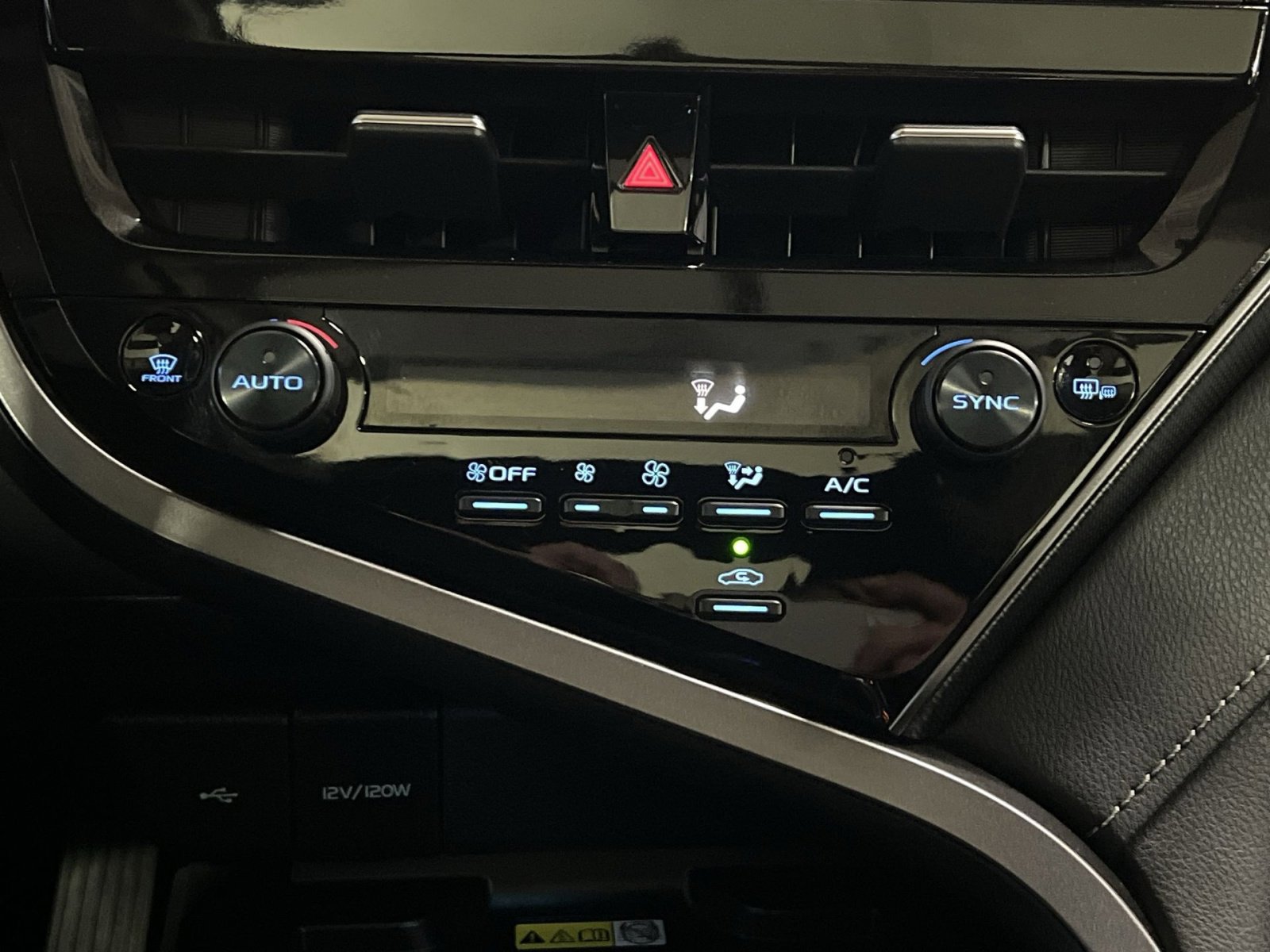 Used 2023 Toyota Camry XSE w/ Navigation Package image 19