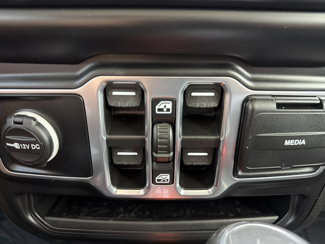 Used 2022 Jeep Wrangler Unlimited Sahara w/ LED Lighting Group AWD/4WD image 17