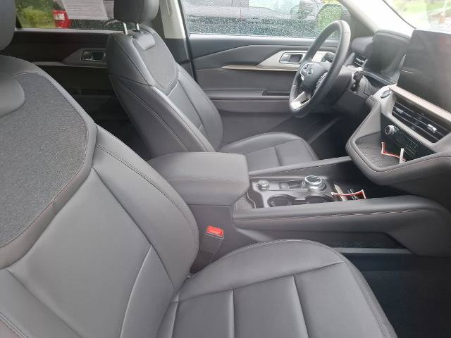 Certified 2025 Ford Explorer Active w/ Active Comfort Package AWD/4WD image 16