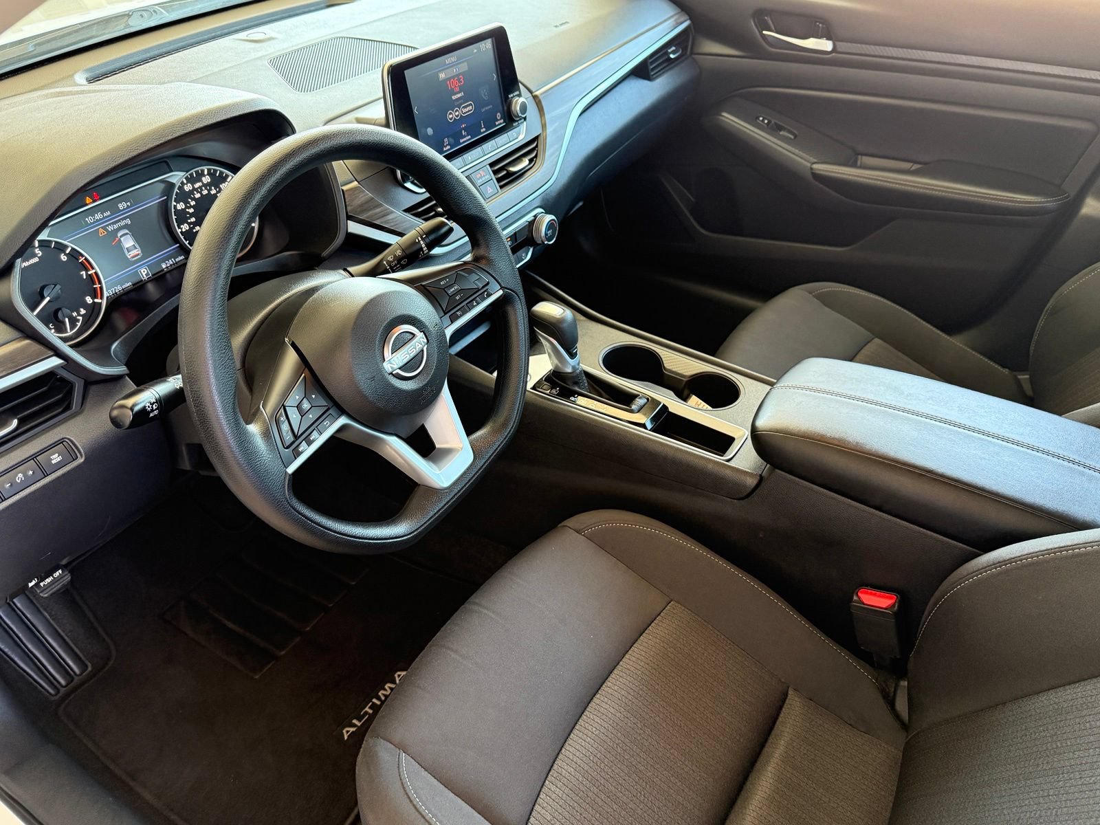 Used 2025 Nissan Altima 2.5 SV FWD image 11