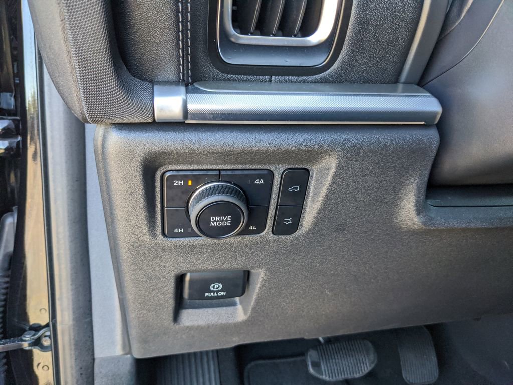 Certified 2025 Ford Expedition Platinum image 33