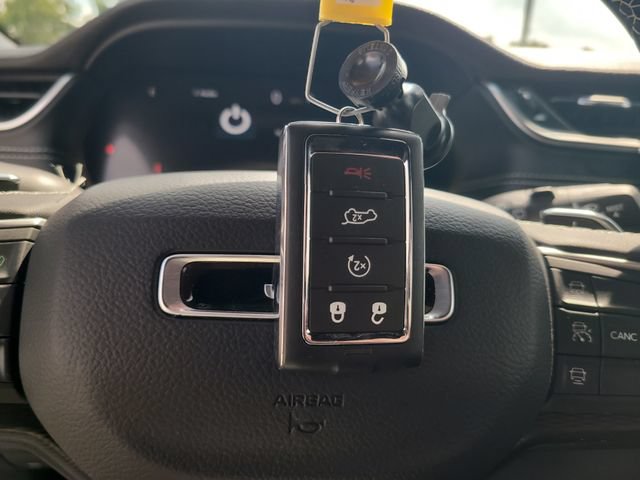 Used 2025 Jeep Grand Cherokee Altitude AWD/4WD image 31
