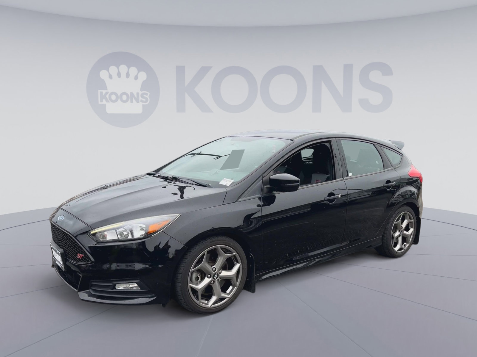 Certified 2018 Ford Focus ST FWD image 5