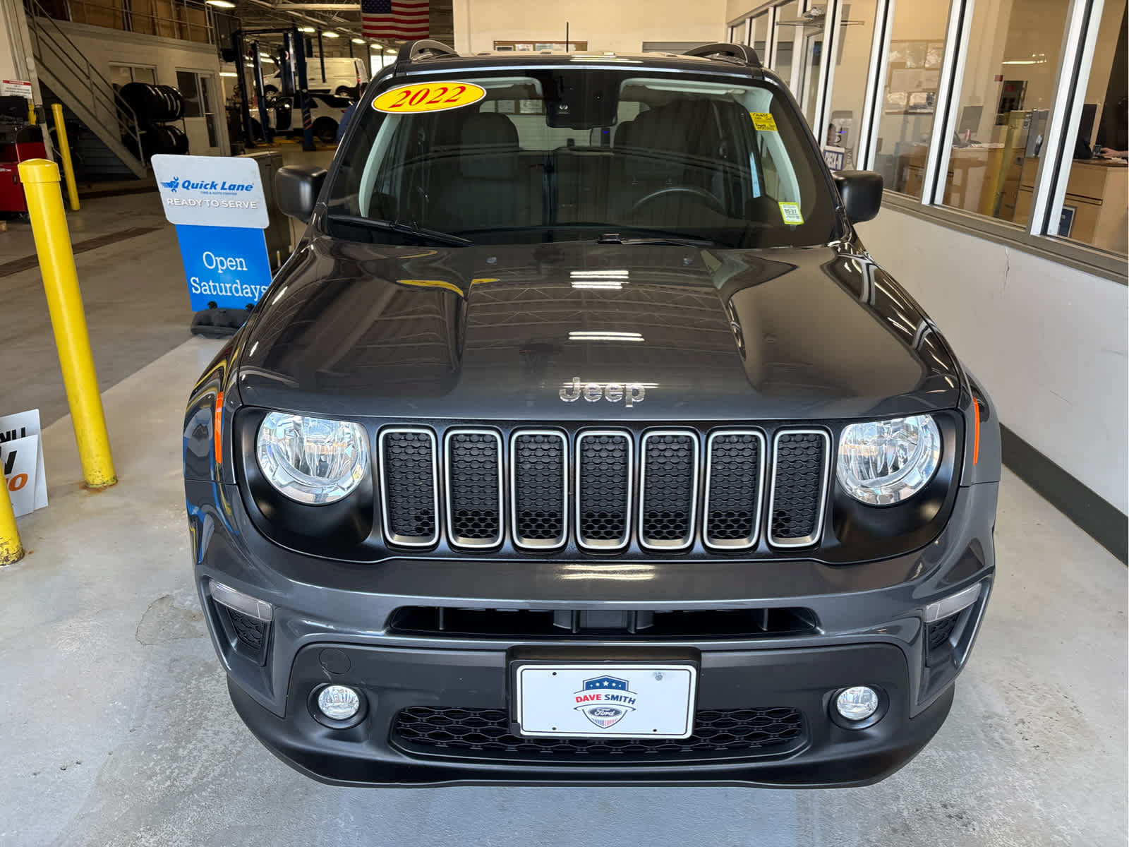 Used 2022 Jeep Renegade Latitude w/ Convenience Group AWD/4WD image 3