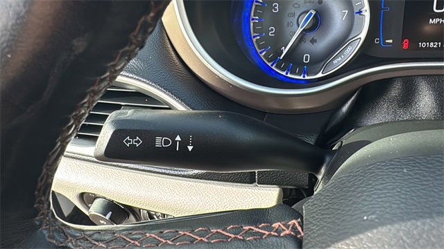 Used 2018 Chrysler Pacifica Touring-L image 17