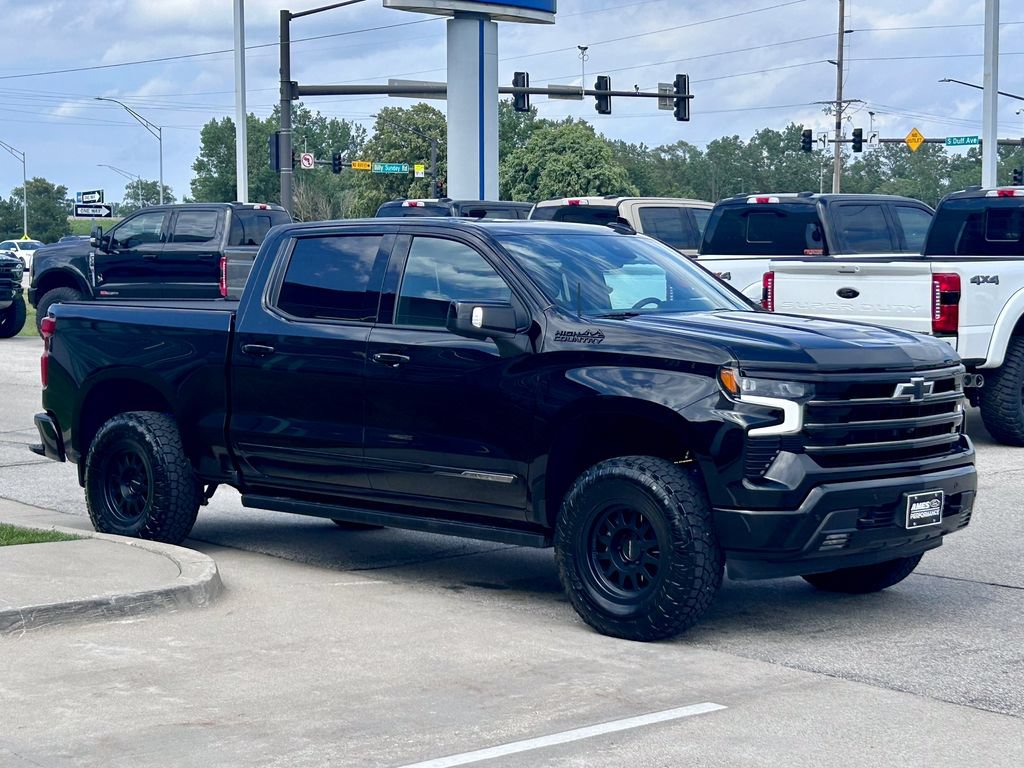 Used 2025 Chevrolet Silverado 1500 High Country w/ Midnight Edition AWD/4WD image 7