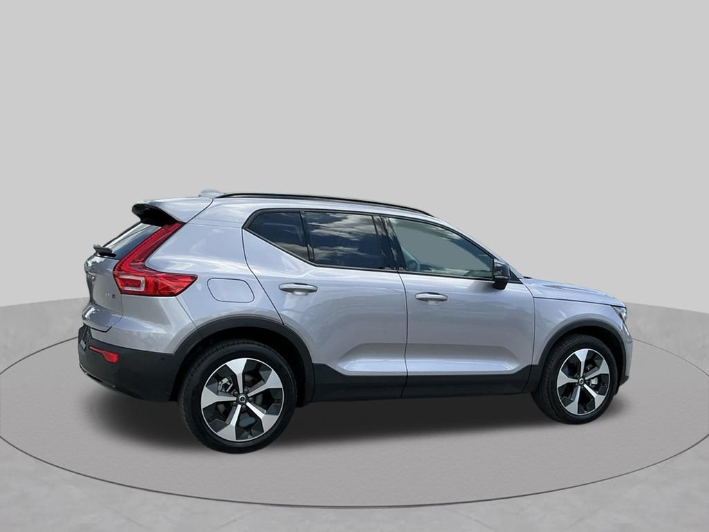 Used 2026 Volvo XC40 B5 Plus AWD/4WD image 14