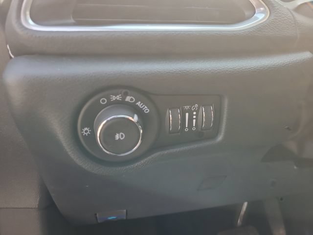 Used 2025 Chrysler Pacifica Limited FWD image 24