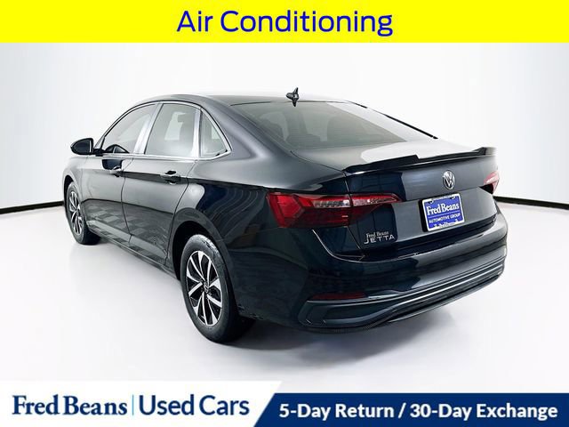 Used 2022 Volkswagen Jetta S image 3