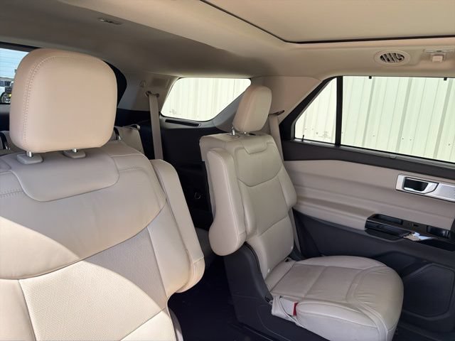 Certified 2023 Ford Explorer Platinum w/ Technology Package AWD/4WD image 10