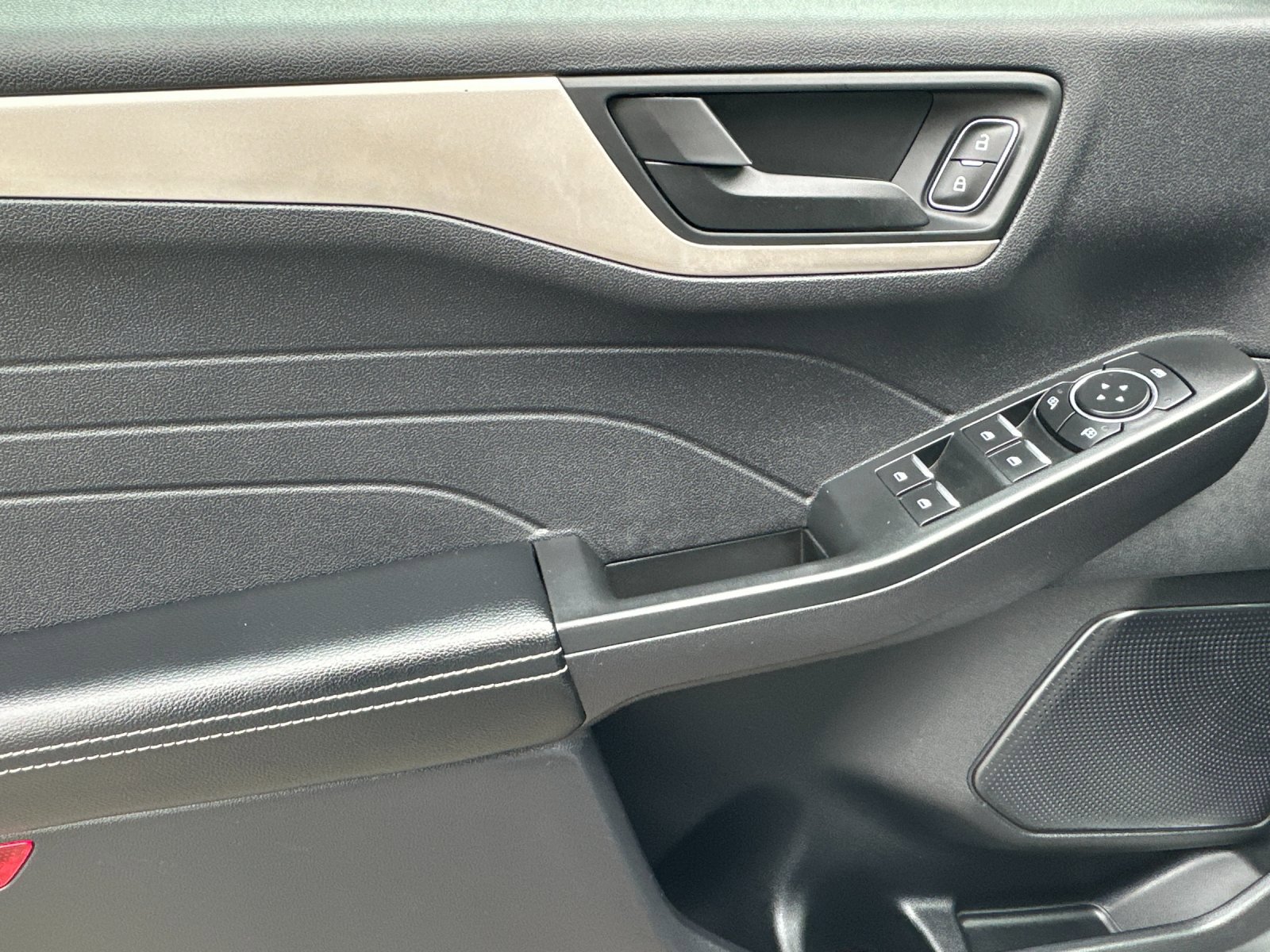 Certified 2022 Ford Escape SE image 12