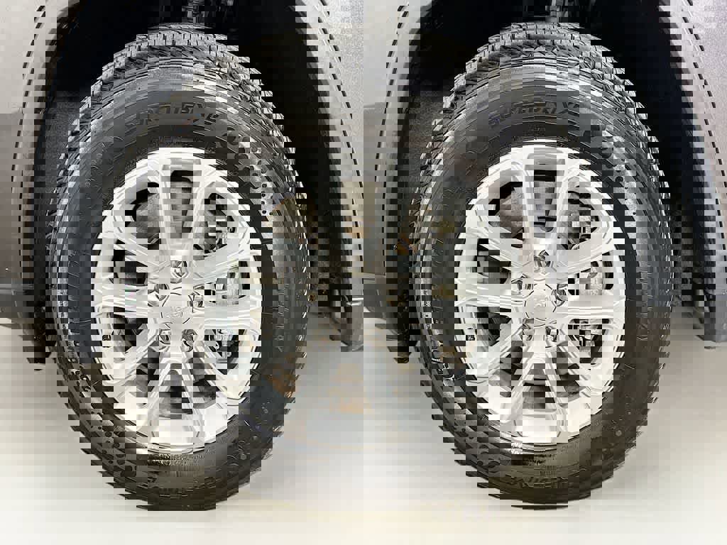 Used 2021 Jeep Grand Cherokee Laredo image 11