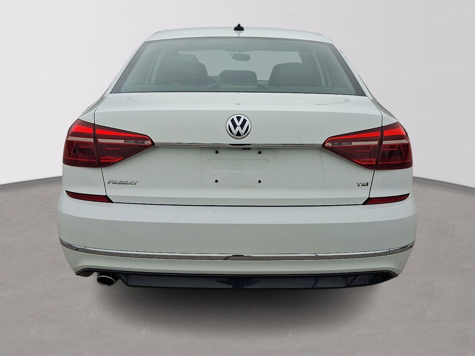 Used 2017 Volkswagen Passat 1.8T R-Line FWD image 5
