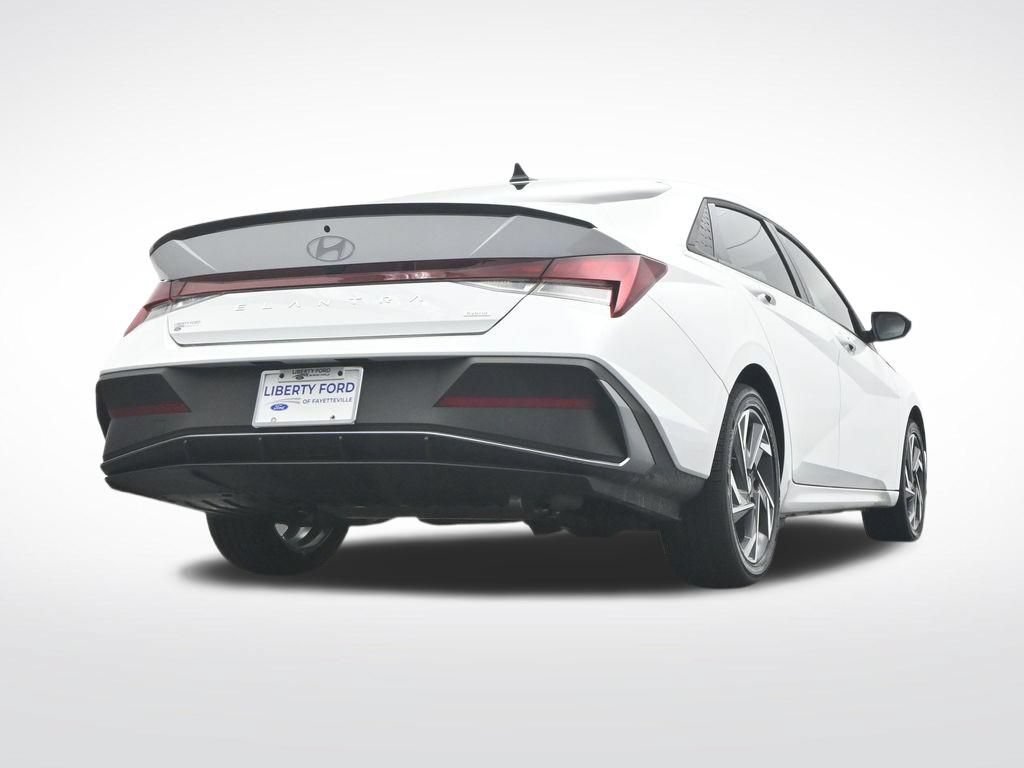 Used 2025 Hyundai Elantra SEL FWD image 44