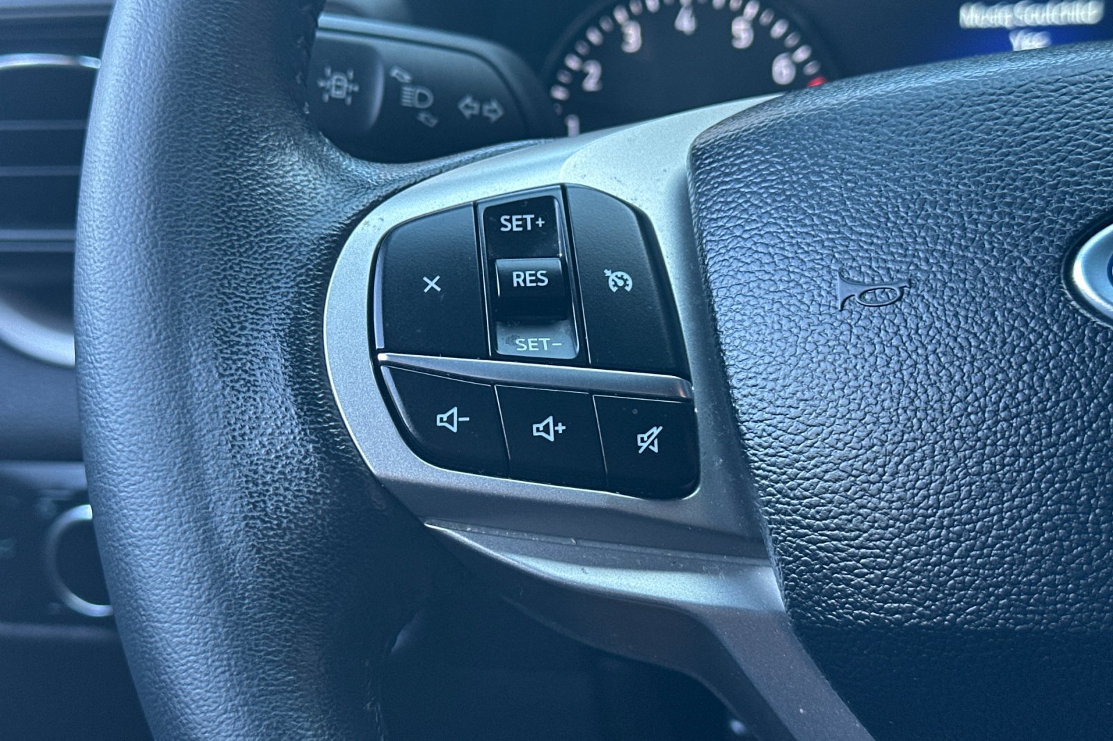 Certified 2023 Ford Explorer XLT RWD image 38