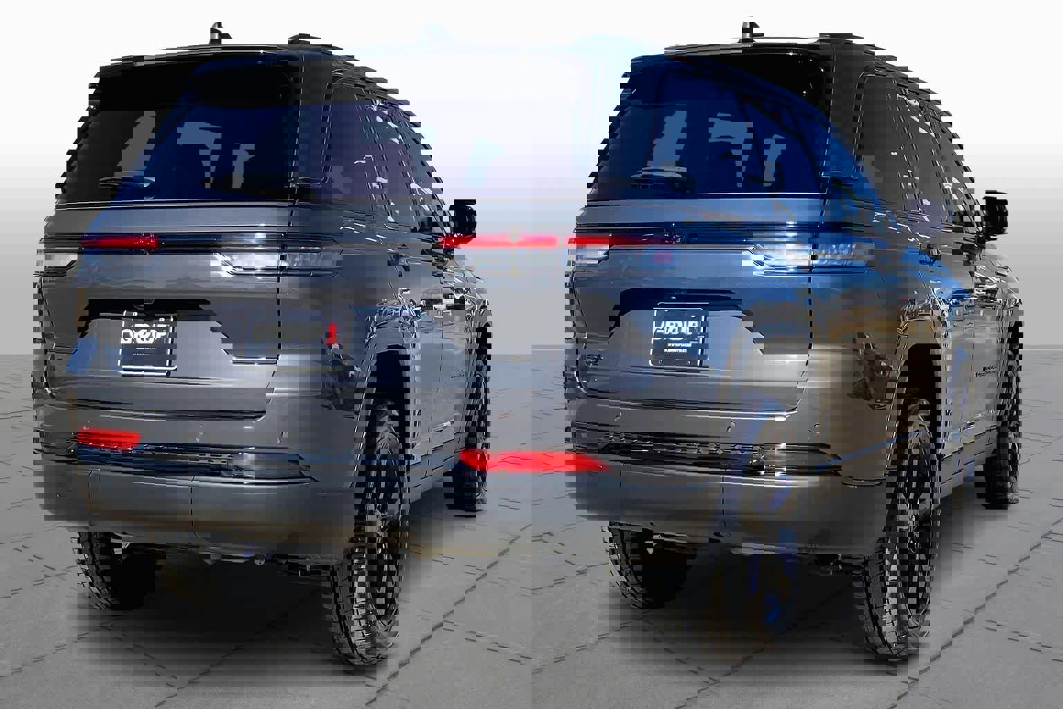 Used 2023 Jeep Grand Cherokee Altitude image 3