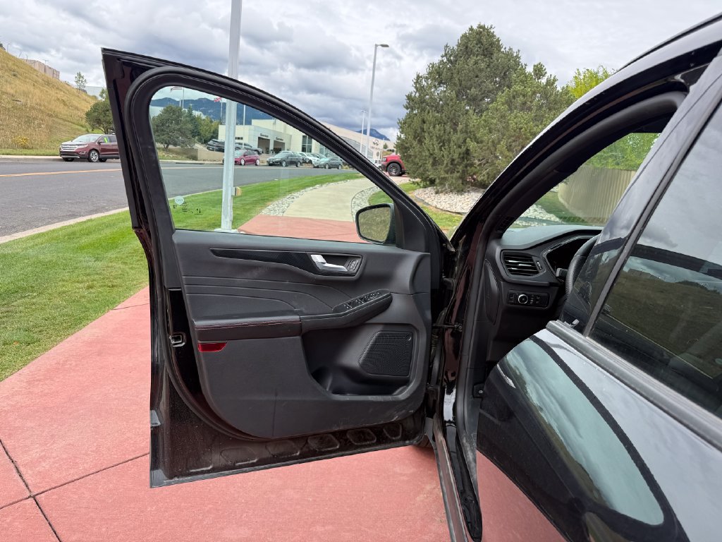 Certified 2025 Ford Escape ST-Line Select AWD/4WD image 11