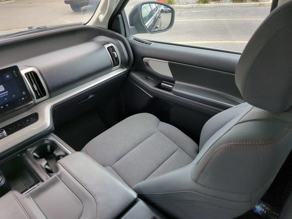 Certified 2025 Ford Expedition Active AWD/4WD image 22