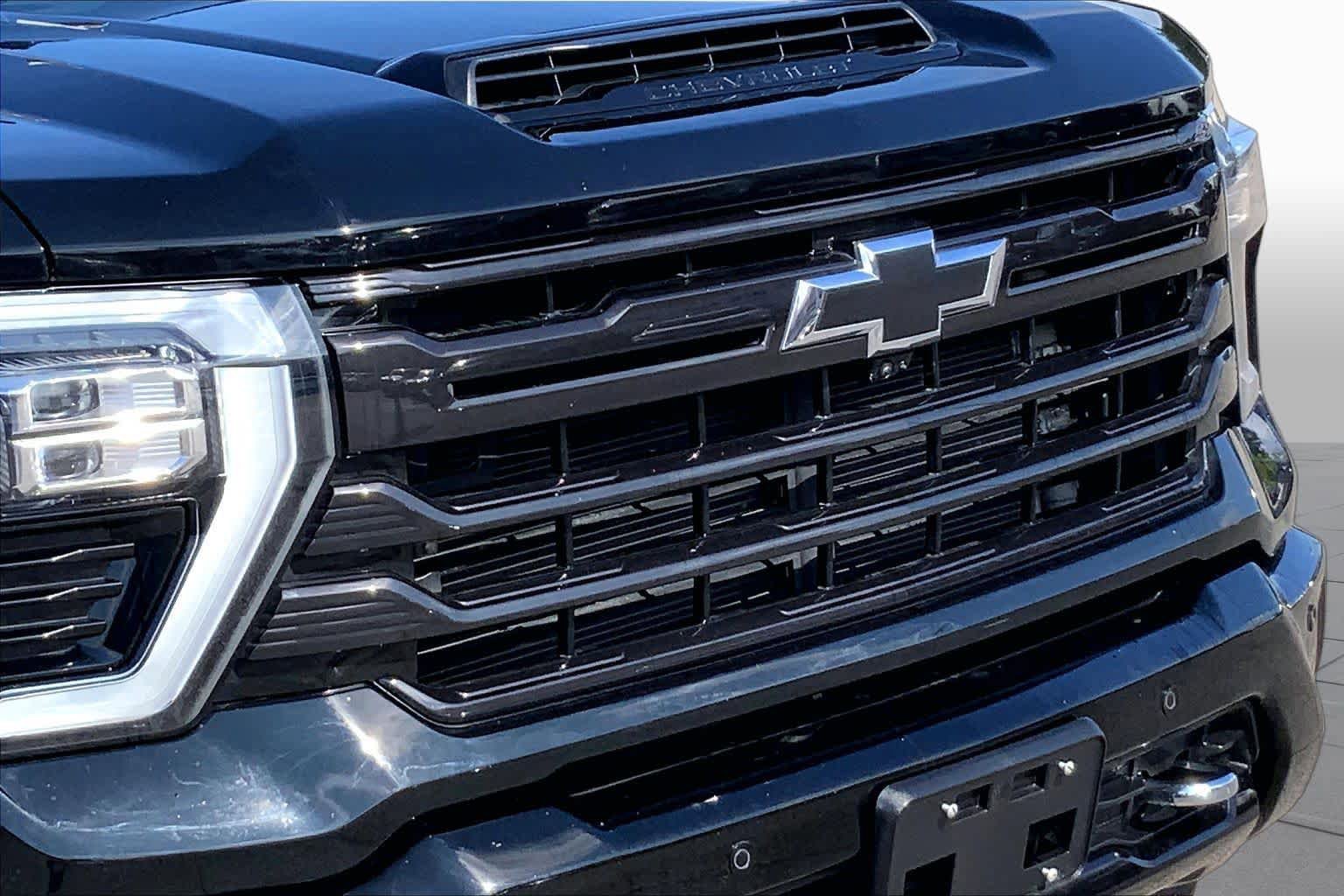 Used 2025 Chevrolet Silverado 2500 High Country w/ Midnight Edition AWD/4WD image 26