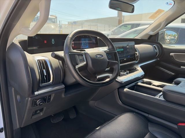 Certified 2025 Ford Expedition Platinum w/ Driver's Package AWD/4WD image 15