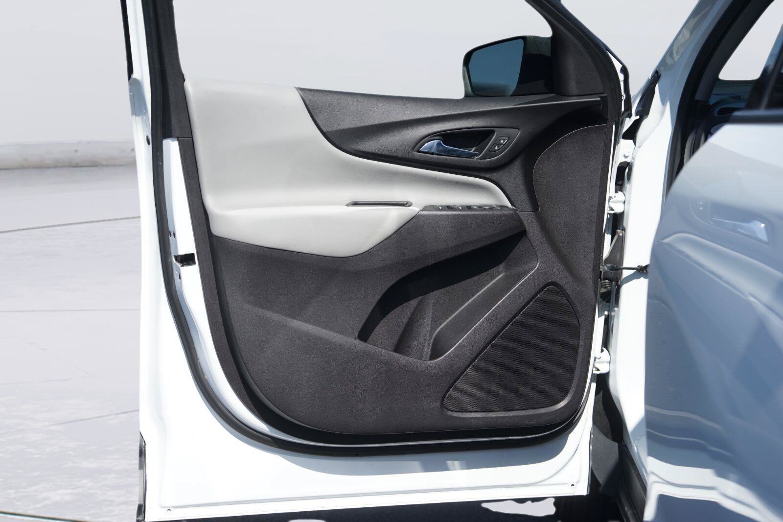 Used 2019 Chevrolet Equinox LS FWD image 30