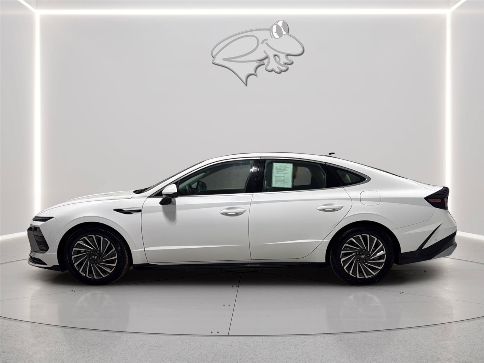 Used 2025 Hyundai Sonata Limited FWD image 2