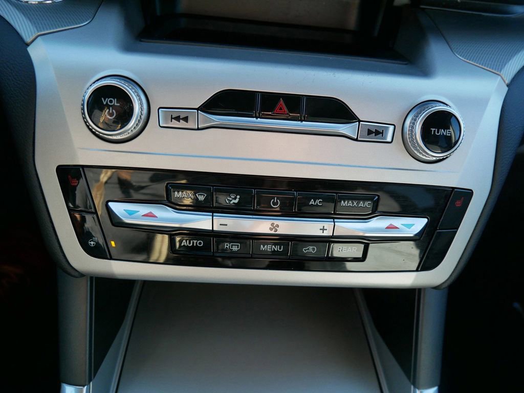 Certified 2022 Ford Explorer XLT w/ Equipment Group 202A image 26