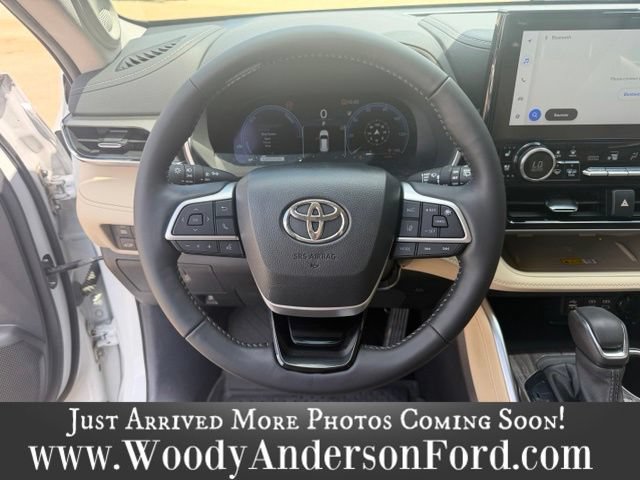 Used 2024 Toyota Highlander Limited AWD/4WD image 8