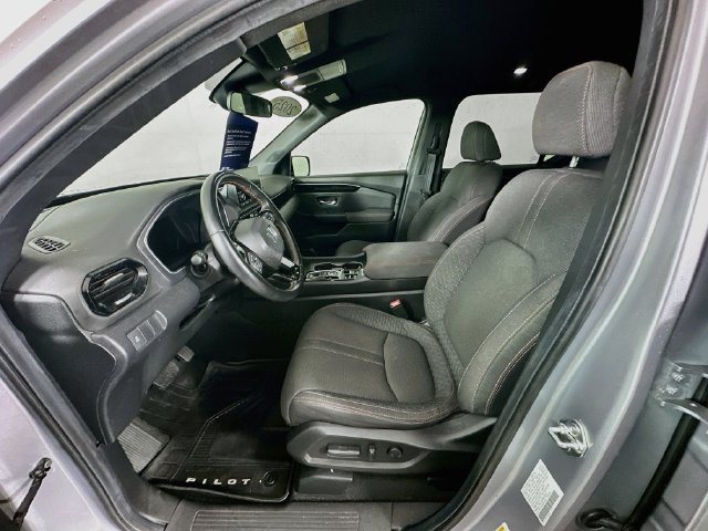 Used 2025 Honda Pilot Sport image 27