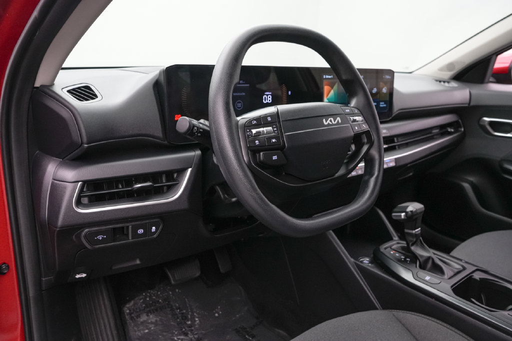 Used 2025 Kia K4 FWD image 12