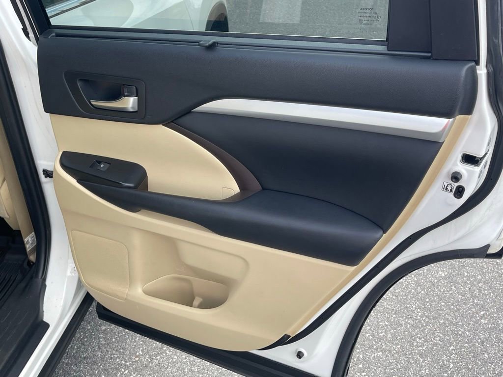 Used 2019 Toyota Highlander XLE AWD/4WD image 20
