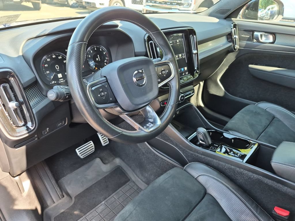 Used 2020 Volvo XC40 T5 R-Design w/ Protection Package Premier AWD/4WD image 17