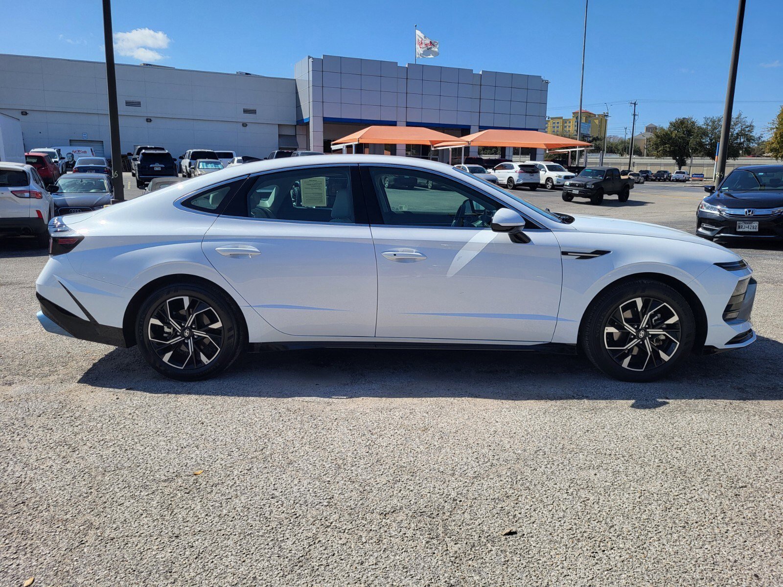 Used 2025 Hyundai Sonata SEL image 2