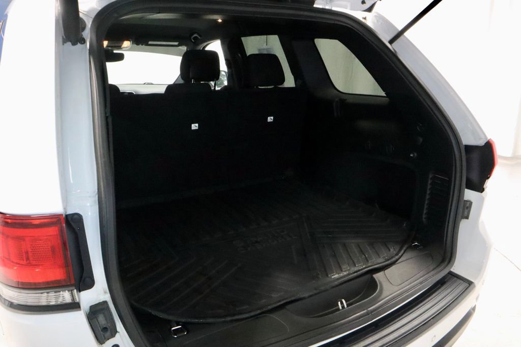 Used 2018 Jeep Grand Cherokee Laredo image 14