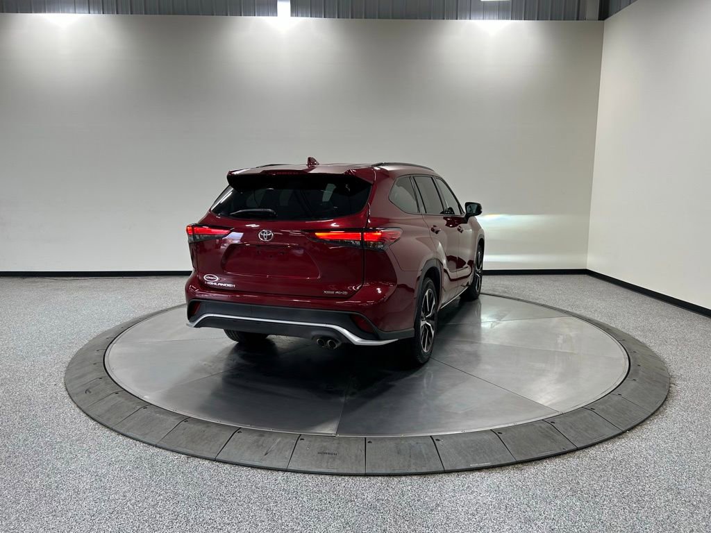 Used 2021 Toyota Highlander XSE AWD/4WD image 6