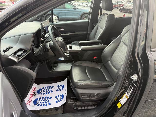 Used 2022 Toyota Sienna XLE Woodland Edition AWD/4WD image 11