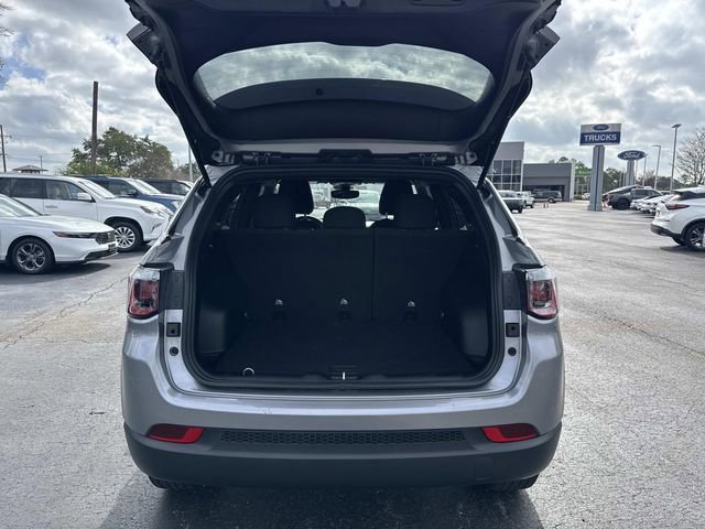 Used 2023 Jeep Compass Sport image 8