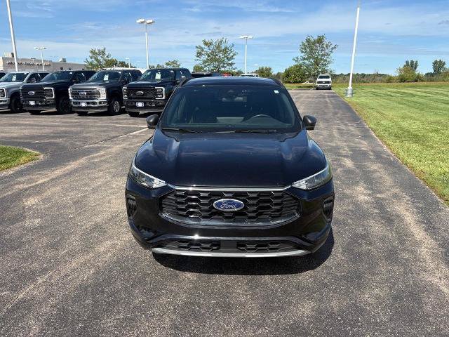 Certified 2023 Ford Escape ST-Line w/ Tech Pack #1 AWD/4WD image 3