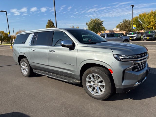 Used 2023 Chevrolet Suburban Premier AWD/4WD image 8