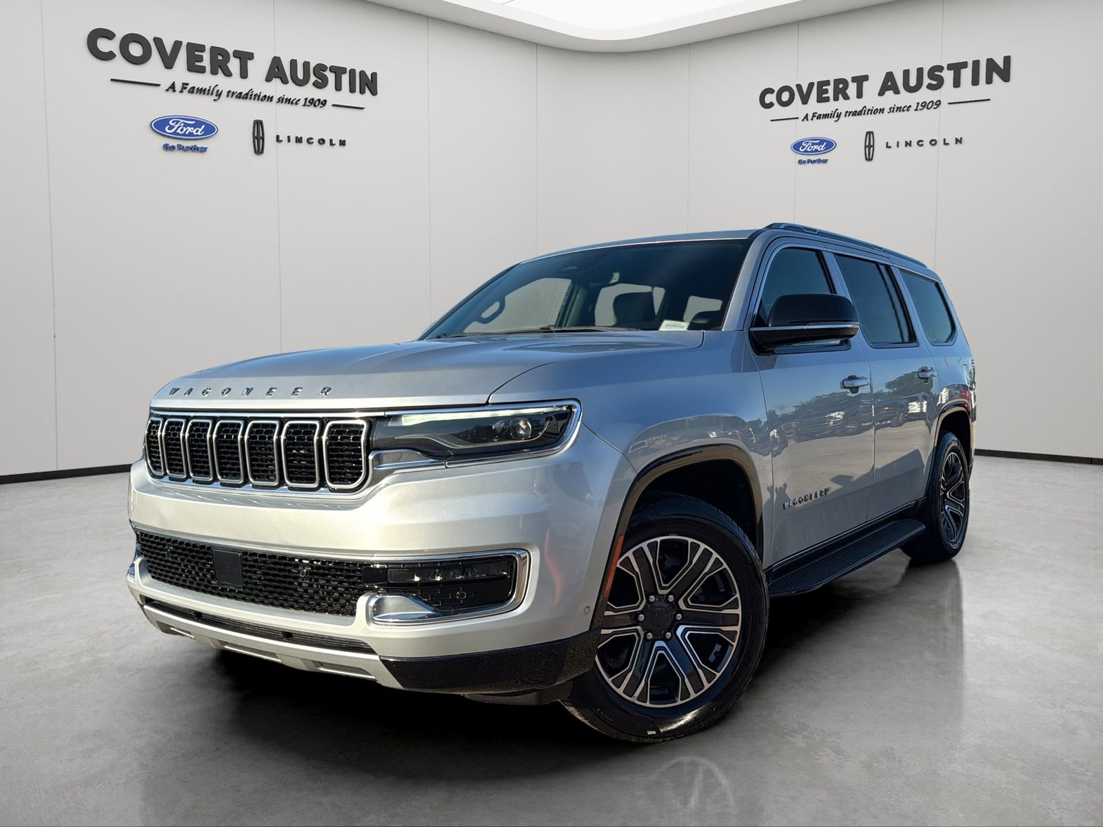 Used 2024 Jeep Wagoneer Series II w/ Flexible Seating Group RWD image 1
