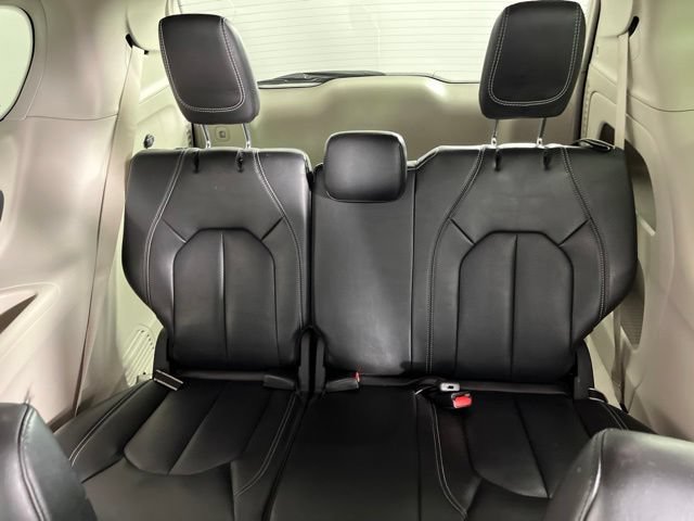 Used 2023 Chrysler Pacifica Touring-L FWD image 44
