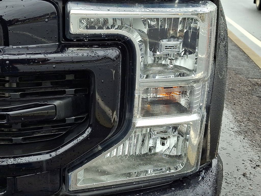 Certified 2022 Ford F350 XLT w/ Black Appearance Package image 8