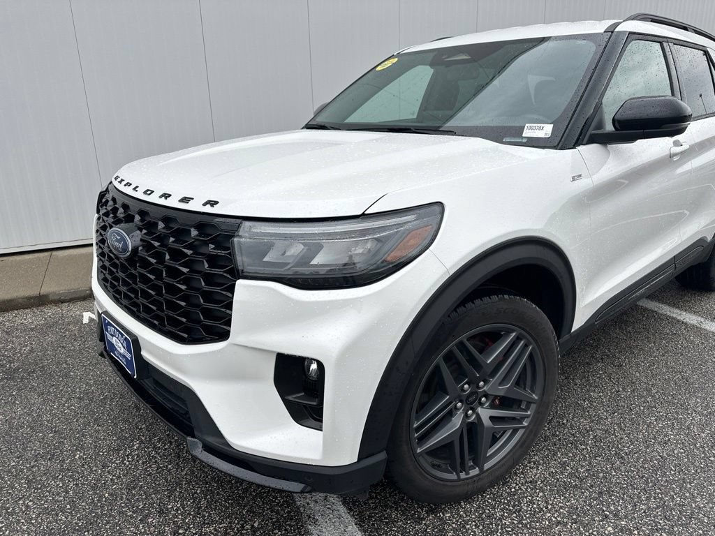 Certified 2025 Ford Explorer ST-Line w/ ST-Line Street Pack AWD/4WD image 2