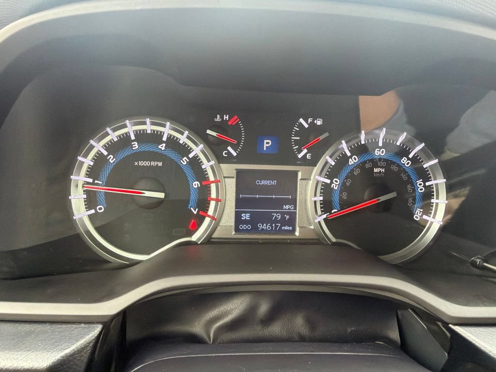 Used 2018 Toyota 4Runner SR5 AWD/4WD image 28
