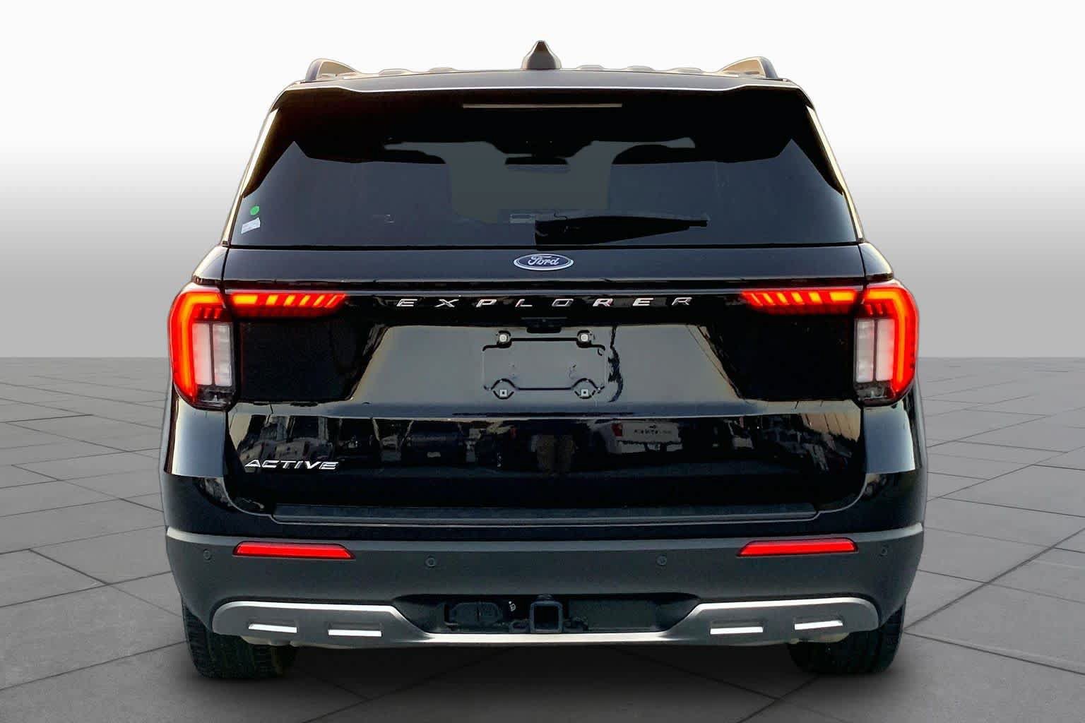 Certified 2025 Ford Explorer Active w/ Active Comfort Package RWD image 5
